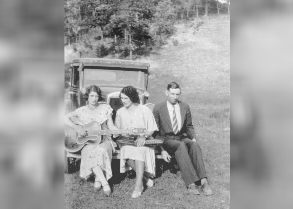 1943: The Carter Family disbands